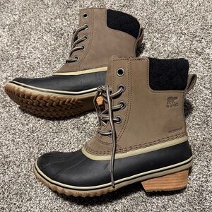 Sorel Waterproof Brown and Gray Lace-Up Boots never worn no tags
